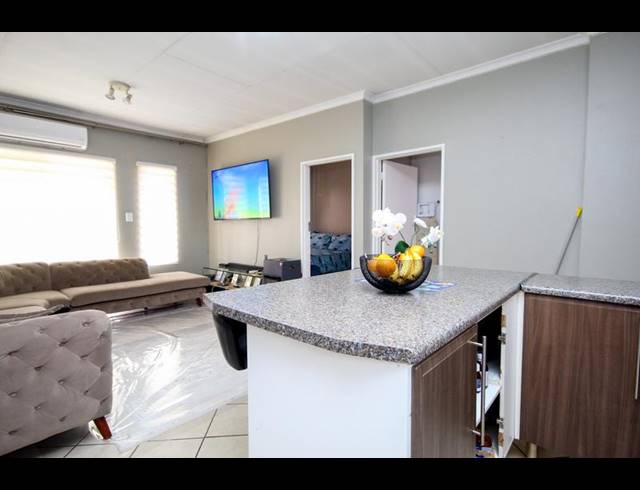 3 BEDROOM TOWNHOUSE FOR SALE IN MONAVONI